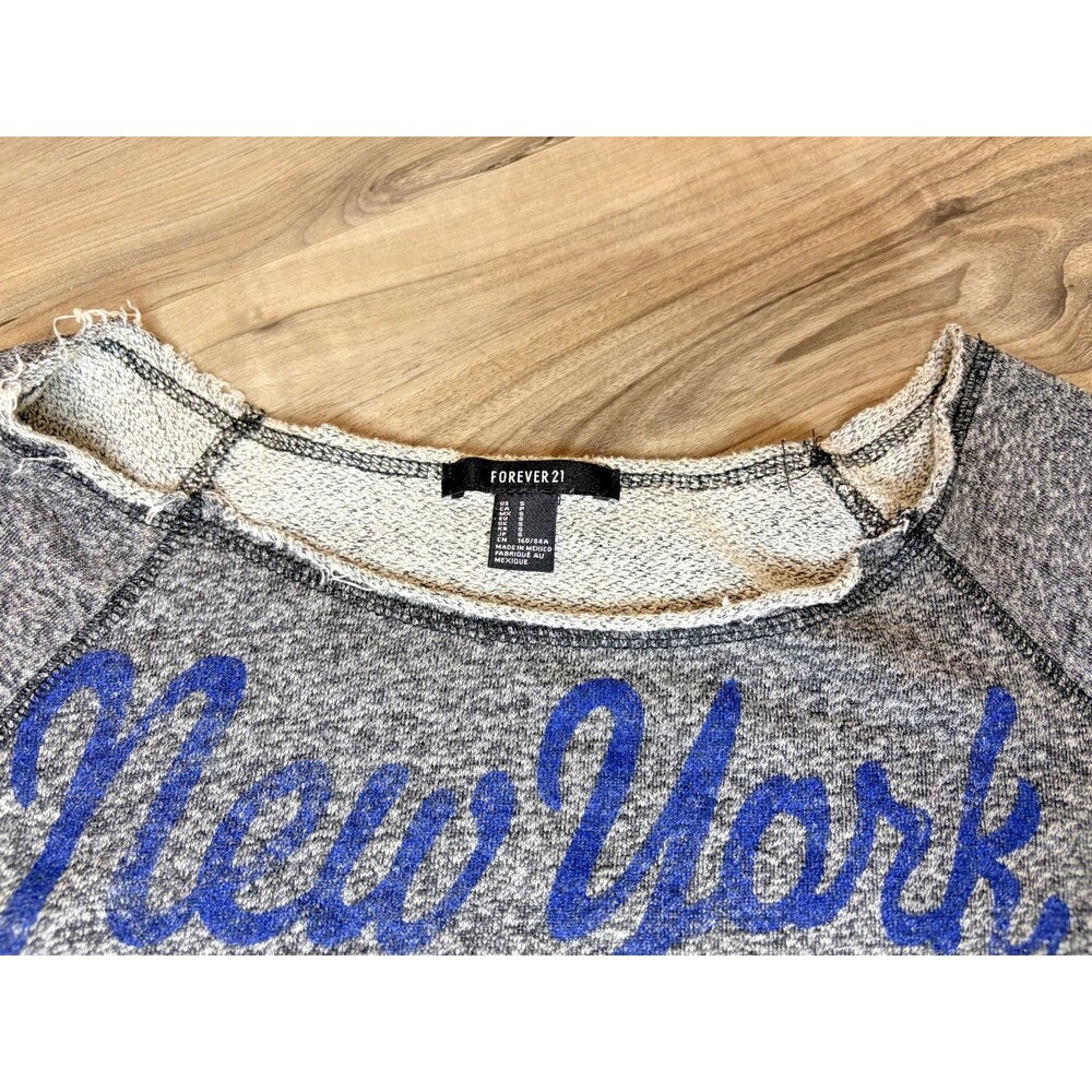 Forever 21 Women's Gray Blue Loose Cropped New York Pullover Sweatshirt Small S - Picture 4 of 6